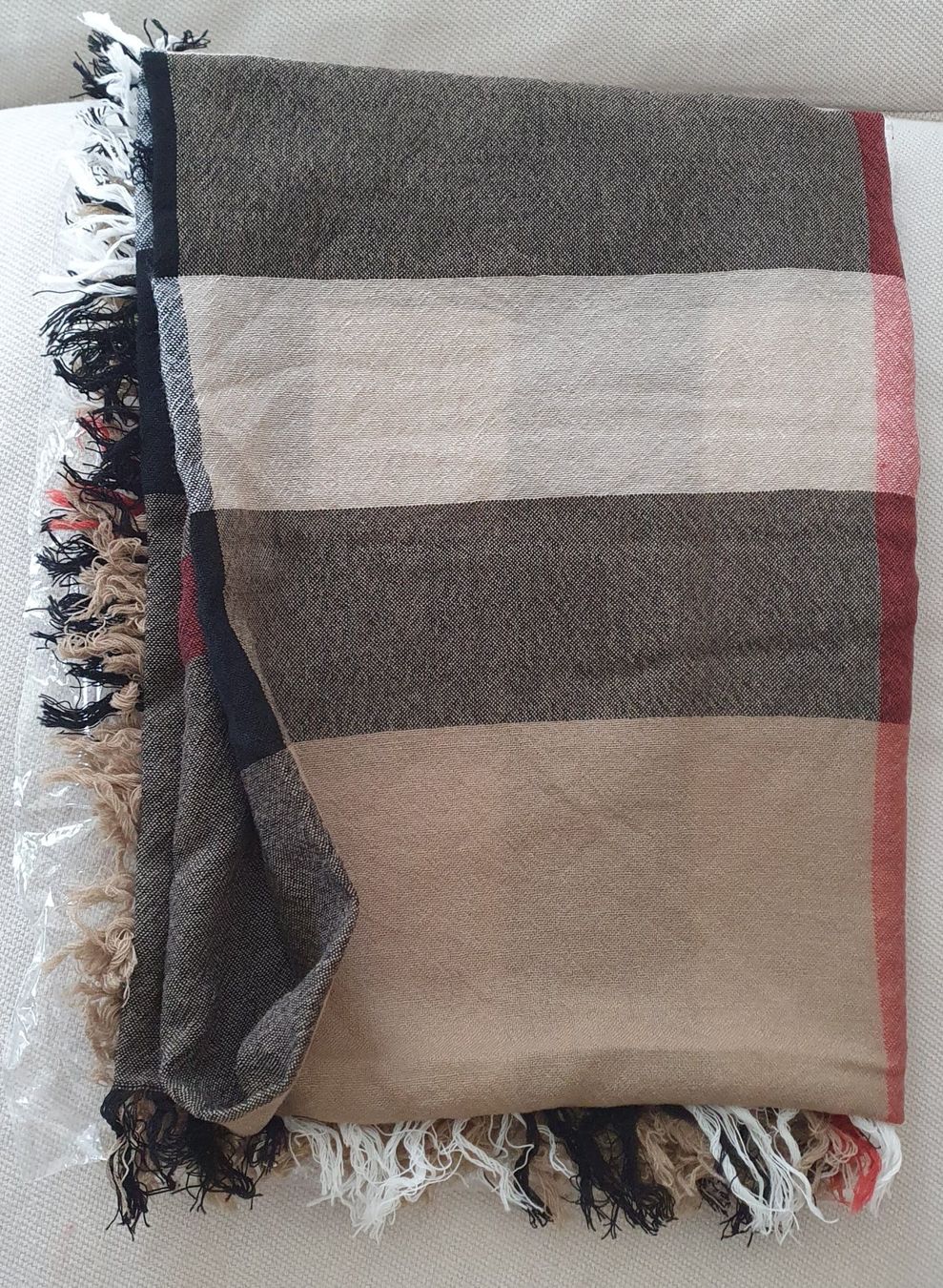 Burberry Foulard & Sciarpe: Burberry Schal square Merinowolle – Usato da effretikon venduto da shoegirl 1
