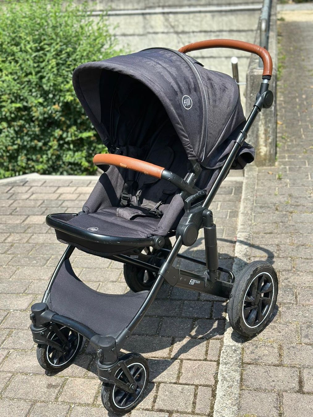 Fillikid Kinderwagen: Kinderwagen Set Fill Tiger dunkelgrau Melange – Gebraucht aus Sissach von MadEdd