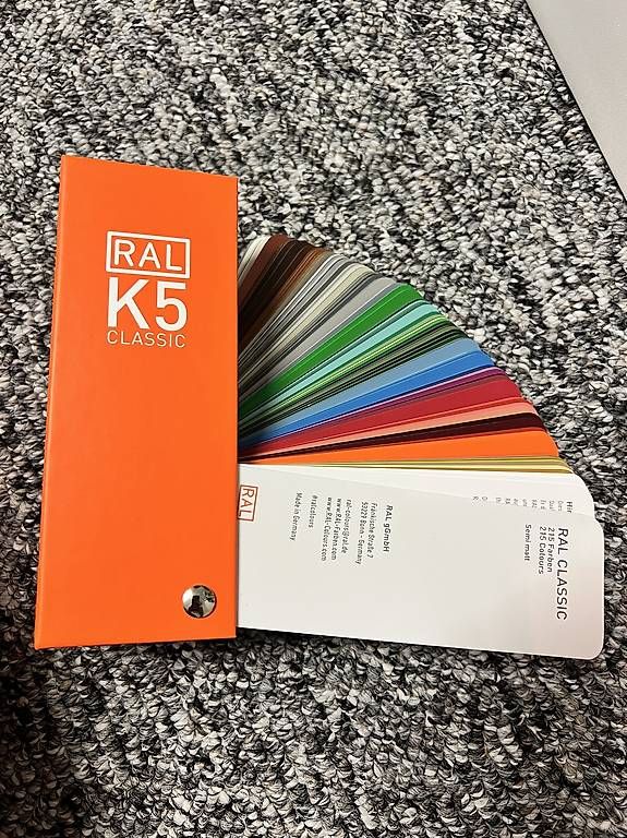 Documenti: RAL Farbfächer K5 – Usato da Neuenhof venduto da rah_j2qp