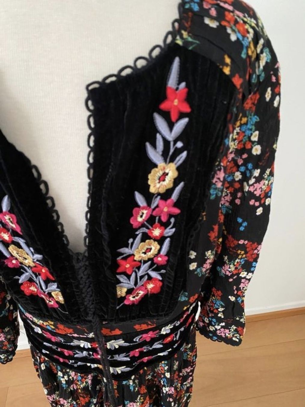 Vestiti: Robe en viscose M Russian Style – Usato da Lausanne venduto da Cognitia 1