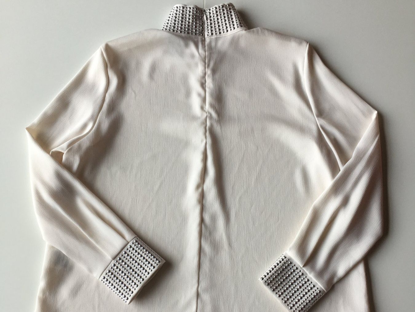H&M Camicette: Chemisier blanc cassé avec clous - S – Usato da Troinex venduto da Irisglo 2