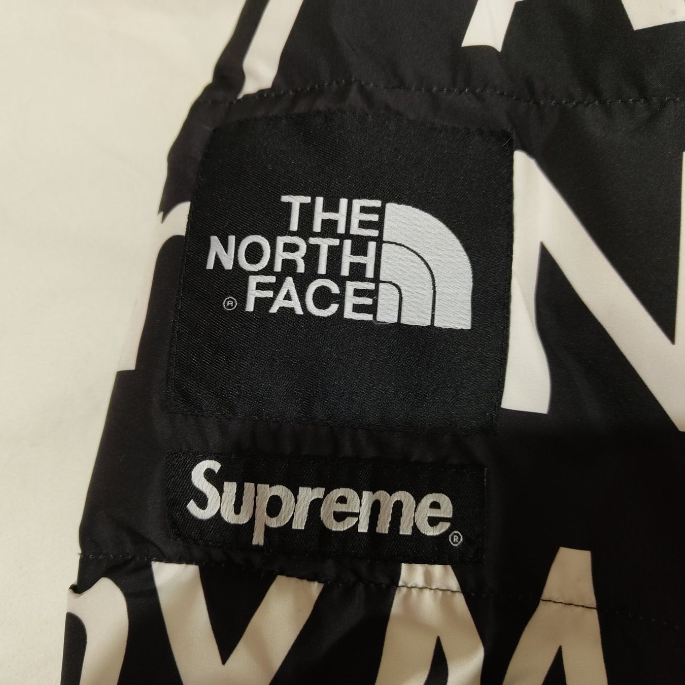 Vestes: Winterjacke Retro Nuptse 1966 North Face Supreme – D'occasion à Zürich par RETRO_FEARLESS 1
