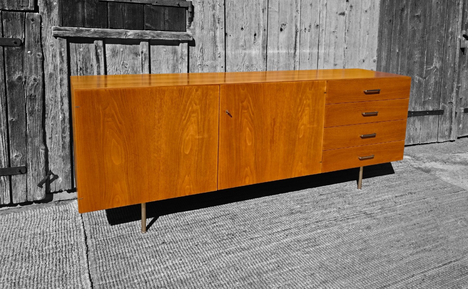 Credenze: Wohnhilfe Sideboard Entwurf Urs Rösch 1959 – Usato da Haslen AI venduto da Vintagelix