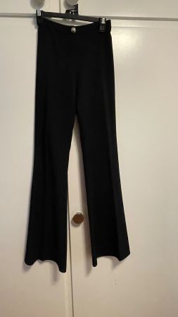 Schwarze Hose, Grösse 36, perfekt für den Büro