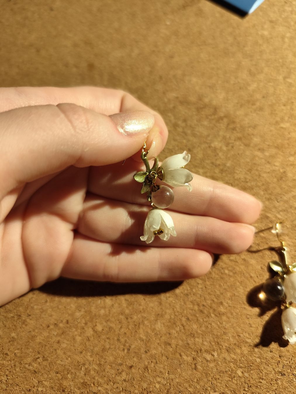 Orecchini pendenti & Orecchini a lobo: Cottagecore: Pfirsich-Glockenblumen Weiss Ohrringe – Usato da Rafz venduto da ell_xks7 1