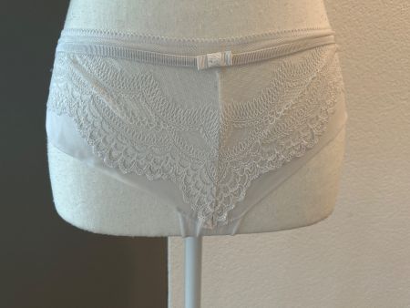 Damen Brazilian Slip weiss aus Spitzen von Triumph Gr. 40