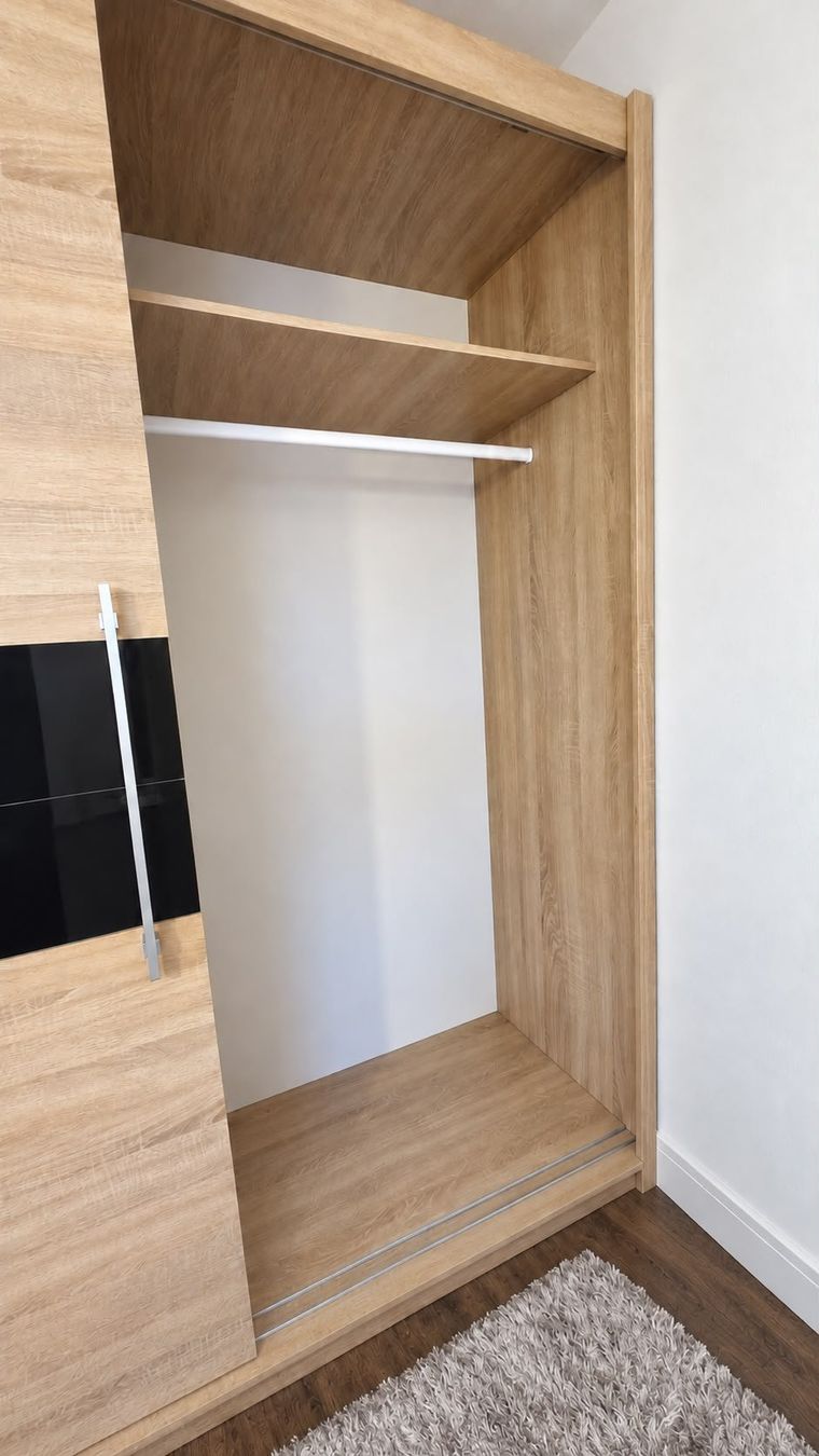 Armoires: Kleiderschrank – D'occasion à Hallwil par En.Pu. 1