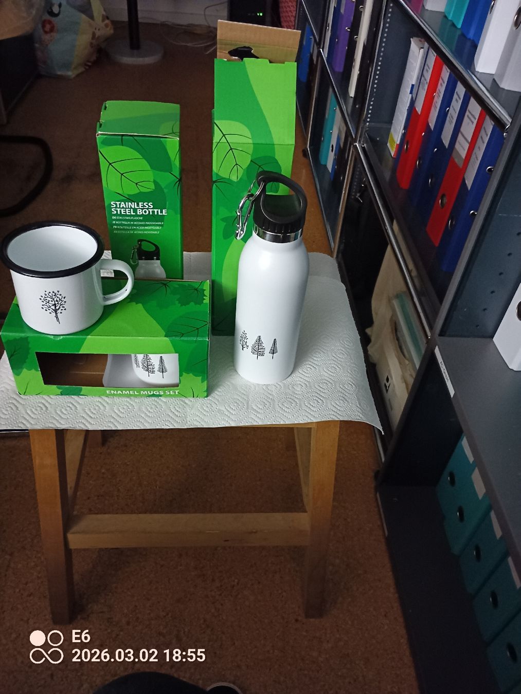 Borracce & Thermos: 4 Emailartikel: 2 Flaschen und 2 Mugs – Nuovo e nell'imballaggio originale da Zürich venduto da Mitzi6