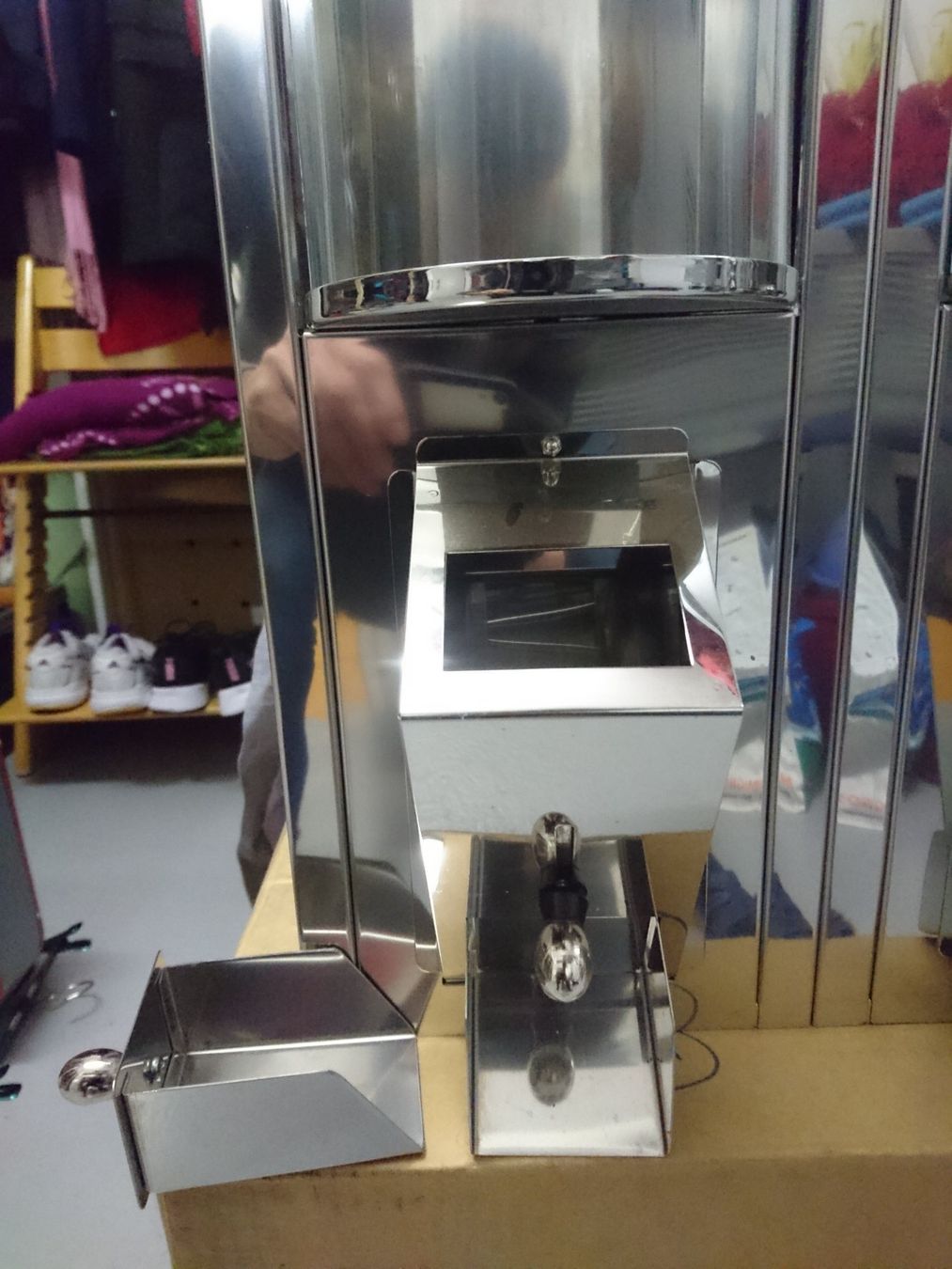 Cucine complete: Kaffeeschütte für 3x5 kg – Usato da Auslikon venduto da Brunino74 3