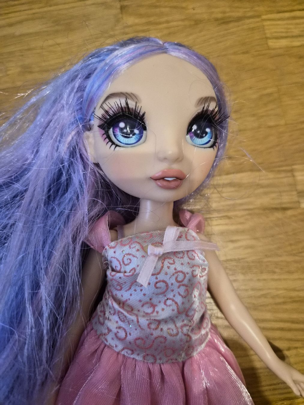 Bambole: Bambola con capelli viola, vestito rosa e scarpe – Usato da Reinach BL venduto da Glitterlol 1