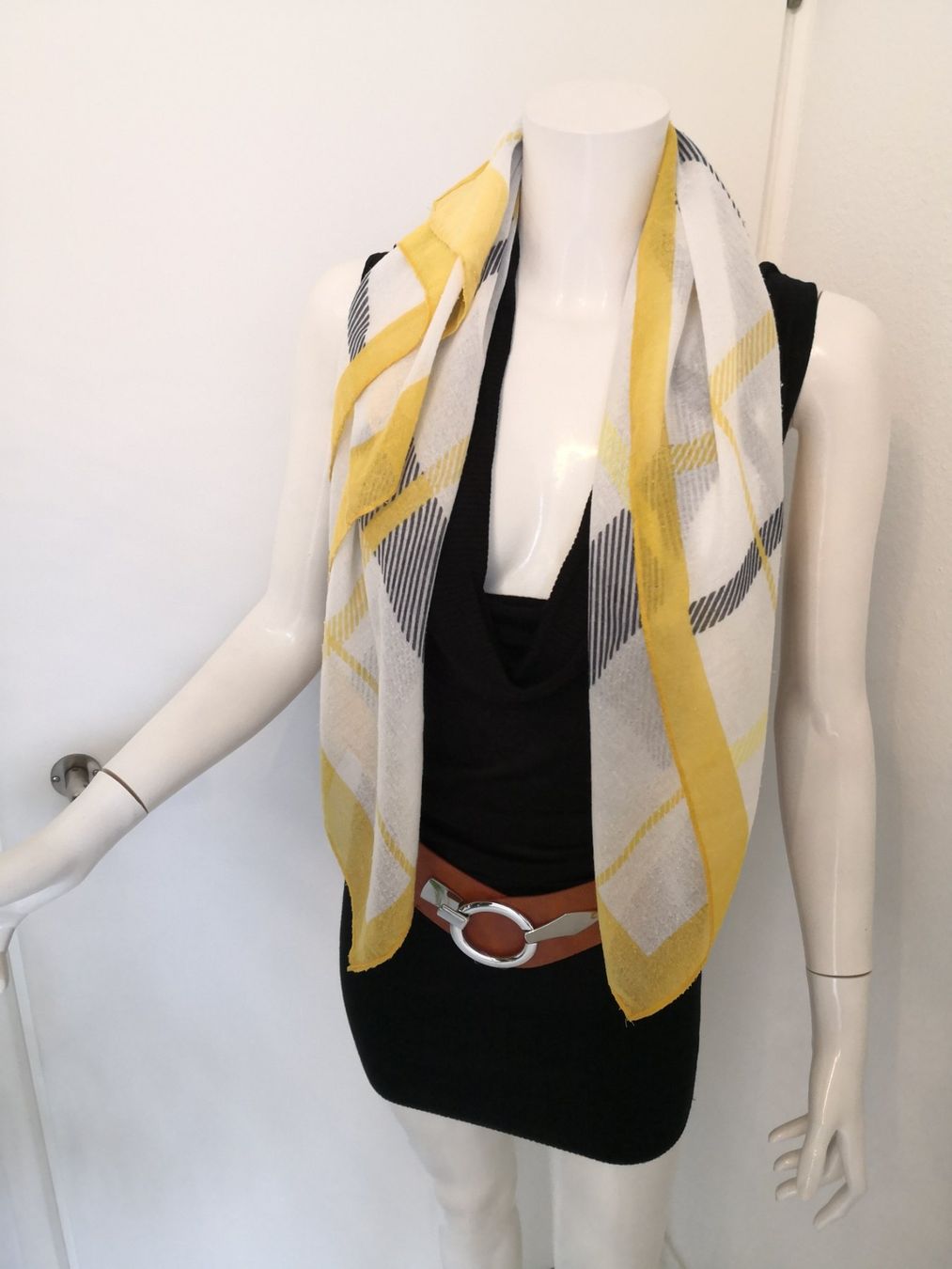 Opus Foulards, Tücher & Schals: 🤩OPUS SCHAL WEISS MIT MUSTER – Gebraucht aus Olten von Naja-Twins-Twins 8