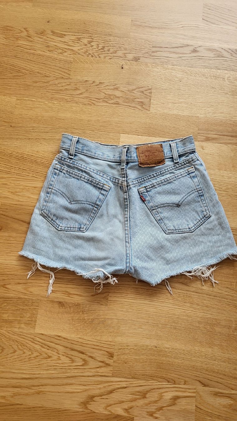 Levi's Jeans: Levi's Jeansshorts Gr. 25 – Gebraucht aus Thun von lar_f5kq 1
