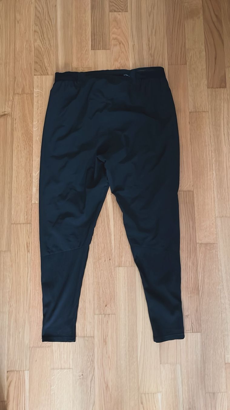 Nike Pantalons: Training Nike running – D'occasion à Fribourg par mal_8zjh 1