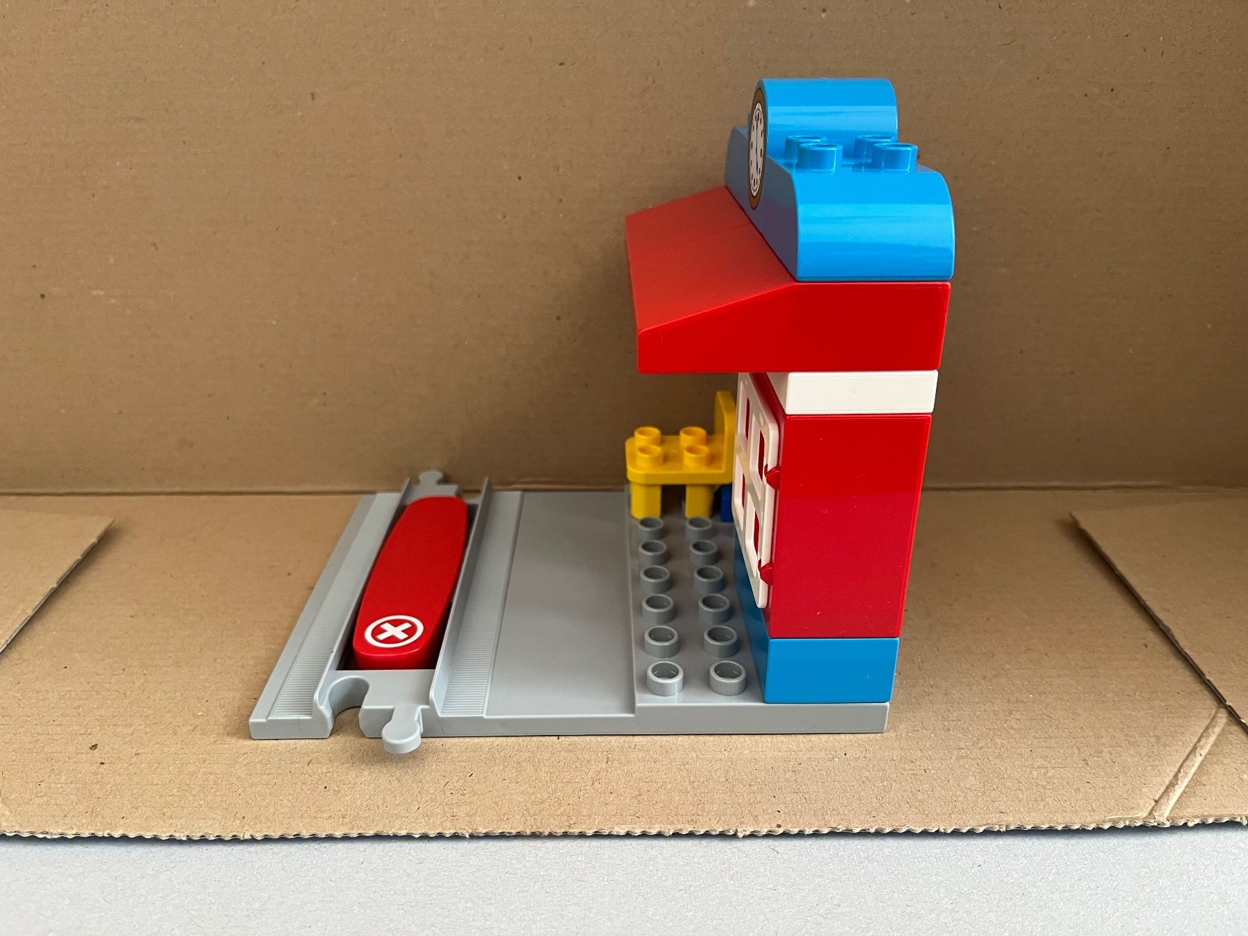 Giocattoli: Lego Duplo Bahnhof Schiene Codestein zur Eisenbahn – Usato da Ostermundigen venduto da bibi511 1