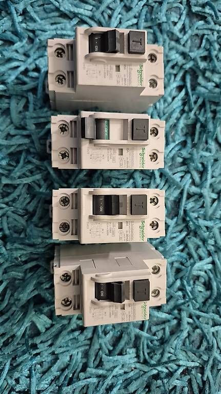Componenti elettronici: RCD 25A 30mA FI Schutzschalter – Usato da Fisibach venduto da Lorobin 1