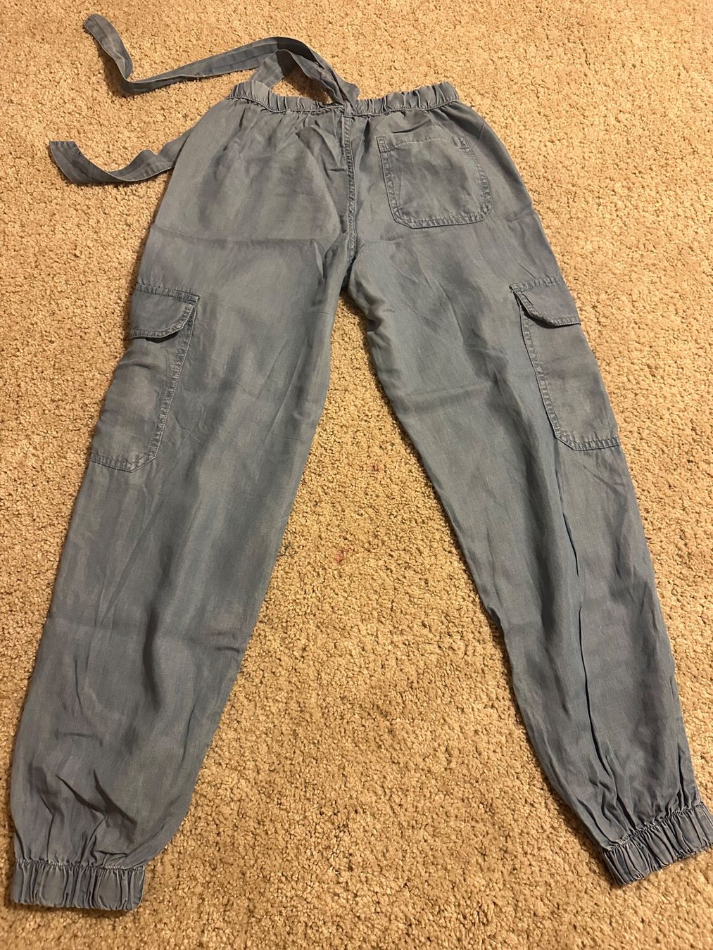Zara Pantaloni: Jeans cargo 13/14 Jahre – Usato da Rapperswil BE venduto da aro_66tx 2