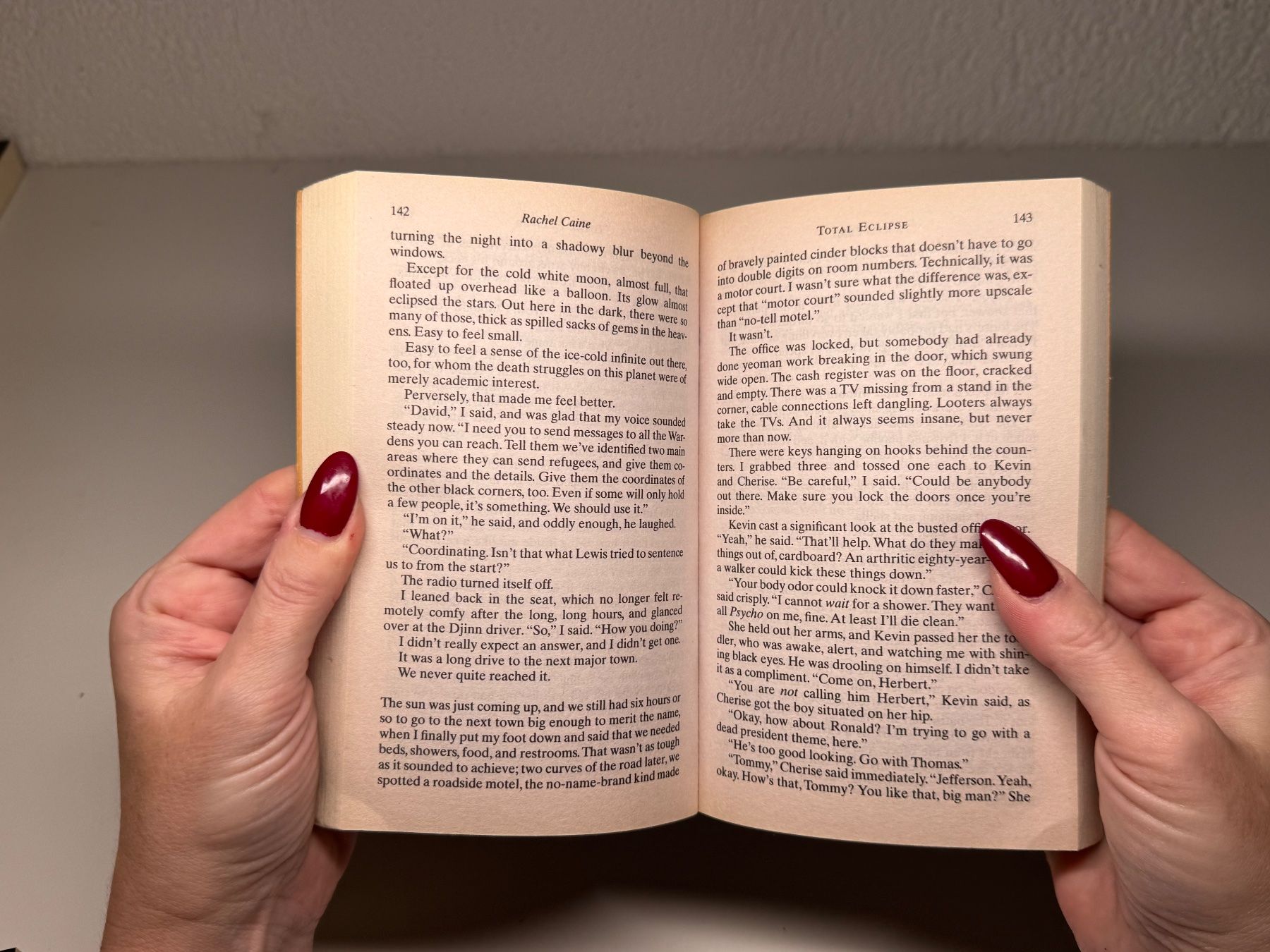 Libri: NOVEL: Rachel Caine, Total Eclipse – Usato da Grosswangen venduto da English_books 6