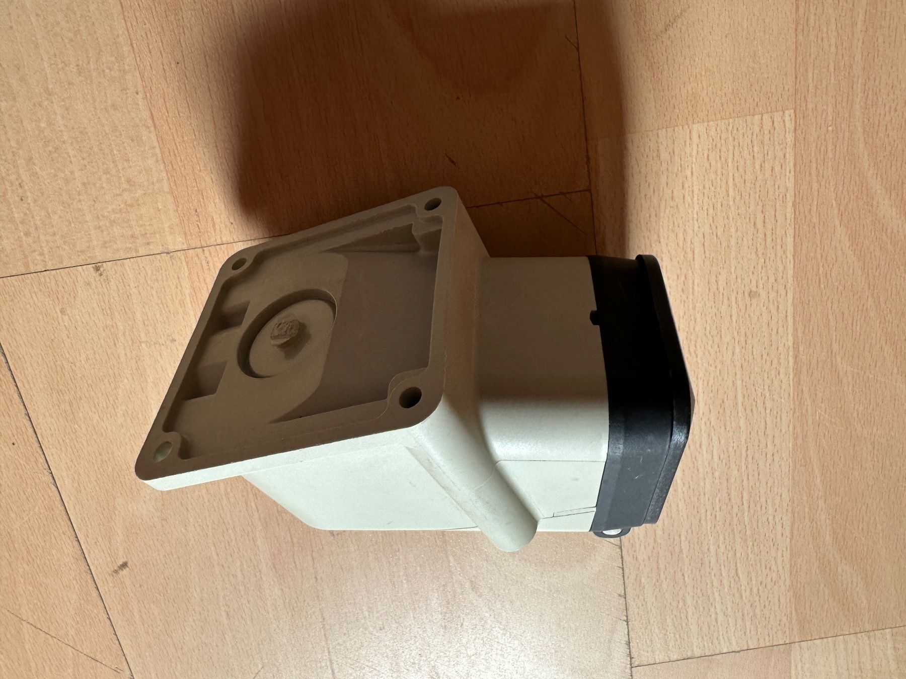 Spine: J15/4Polig Stromdose -Wanddose-Steckdose – Usato da Huttwil venduto da Bolpa 5