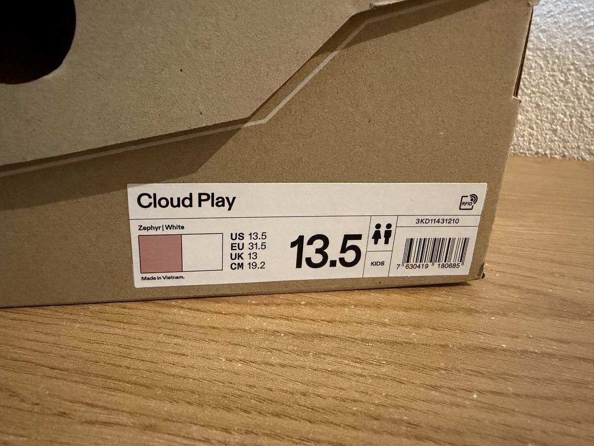 On Scarpe per ragazze: Kinder-Schuhe ON Cloud Play | Grösse 31.5  – Nuovo (secondo la descrizione) da Grosswangen venduto da winkelfeld 2