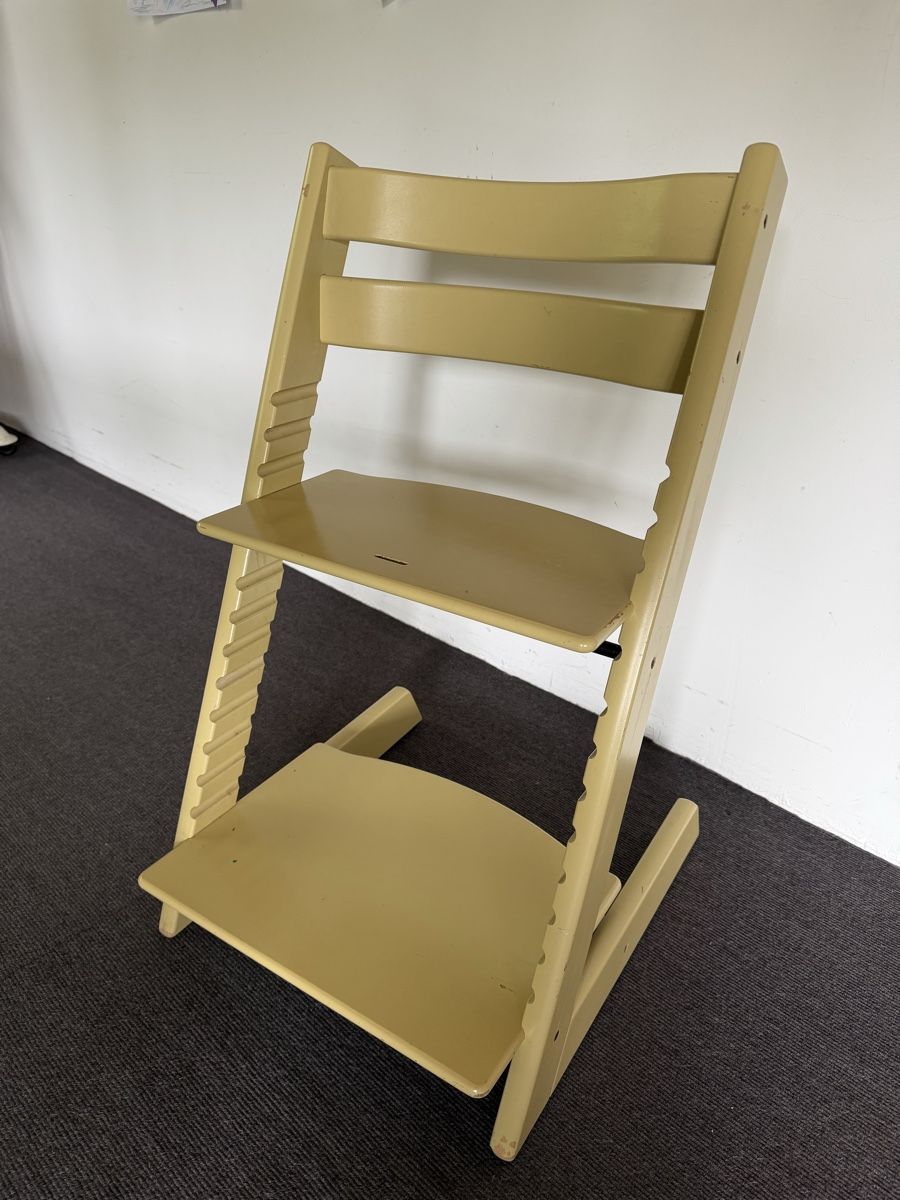 Stokke Stühle: Chaise Stokke Tripp Trapp – Gebraucht aus Péry von peaudane