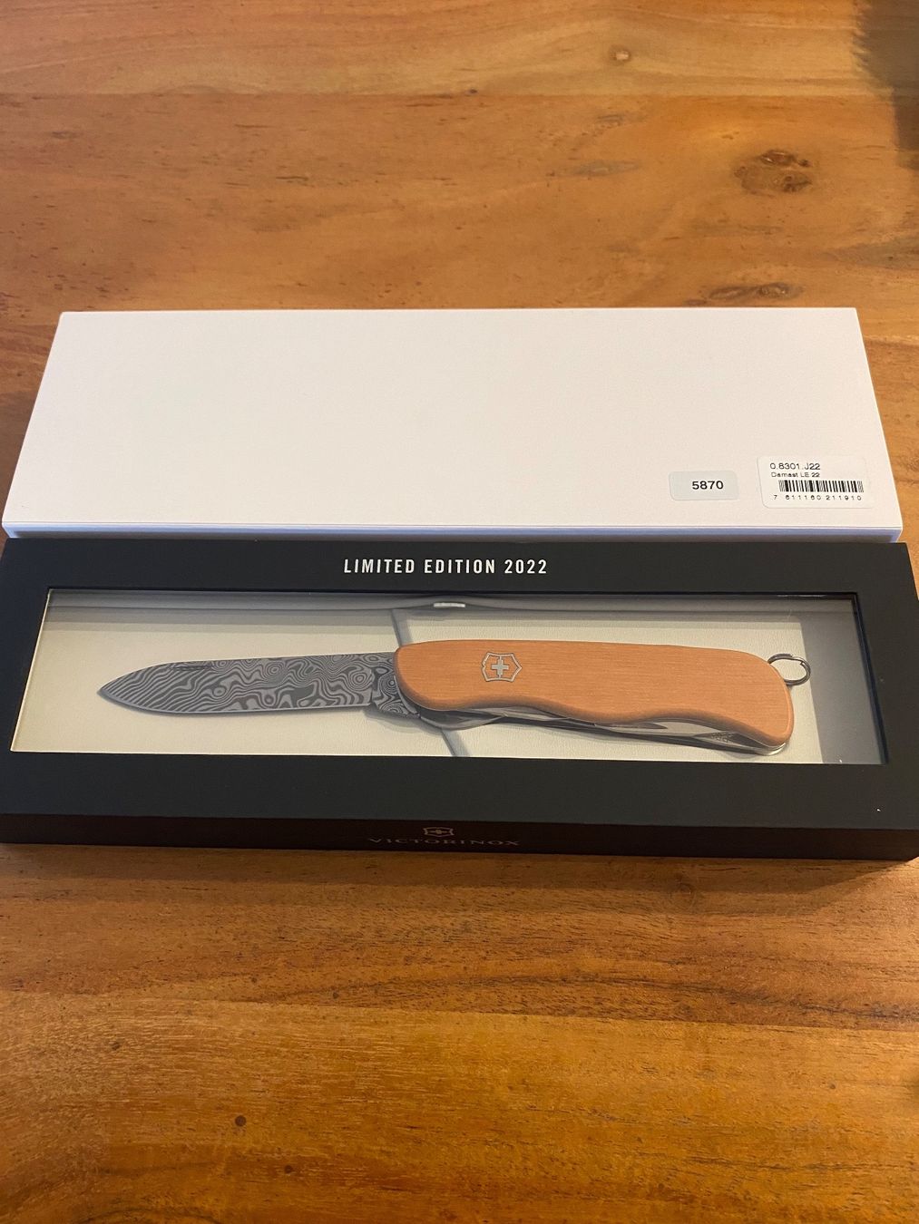 Victorinox Zubehör: Limitiertes Damastmesser 2022 – Neu und originalverpackt aus Matten b.Interlaken von steffi020