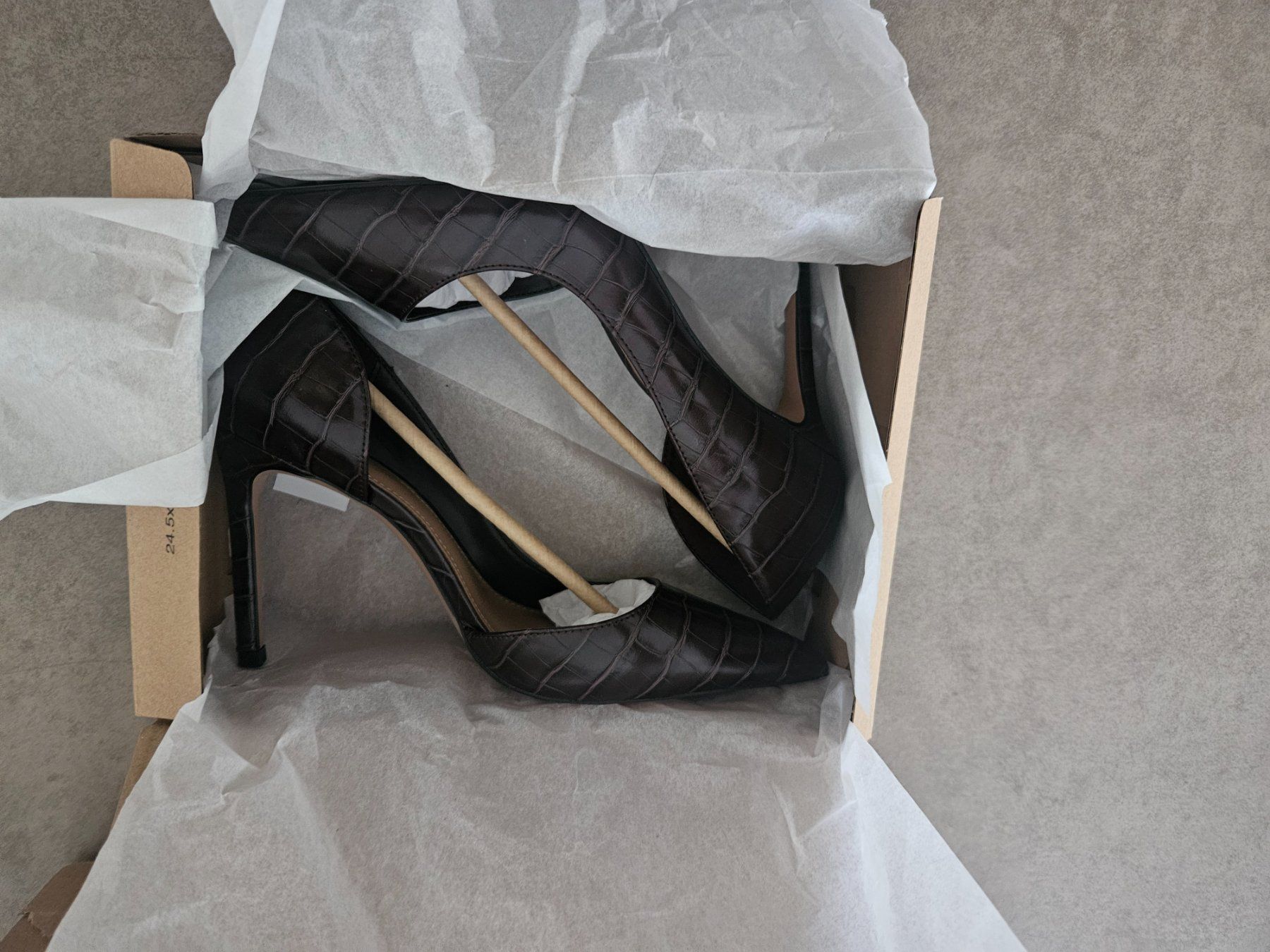 Mango Damenschuhe: Asymmetrischer Schuh mit Krokodil-Effektabsatz – Gebraucht aus Kriens von noe_5hkf 4