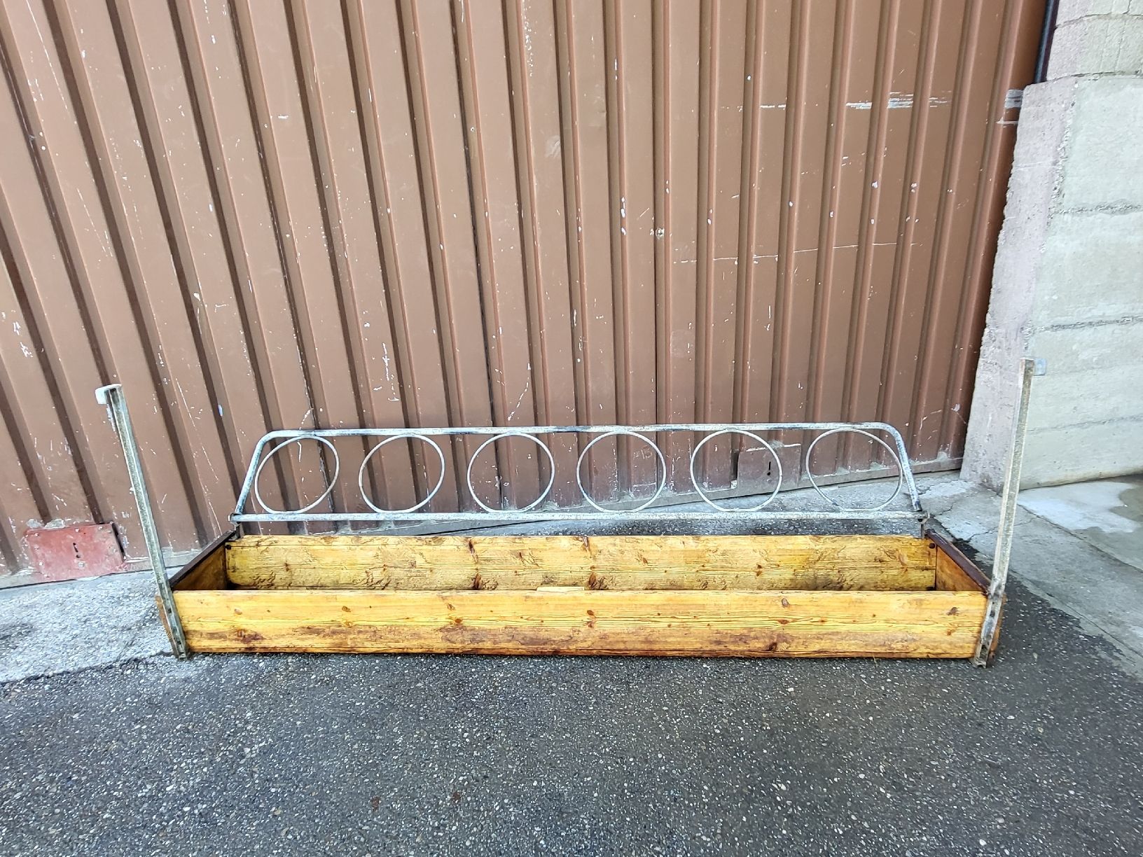 Futter: Futterkrippe Kälber – Gebraucht aus Oschwand von _retro_ 1