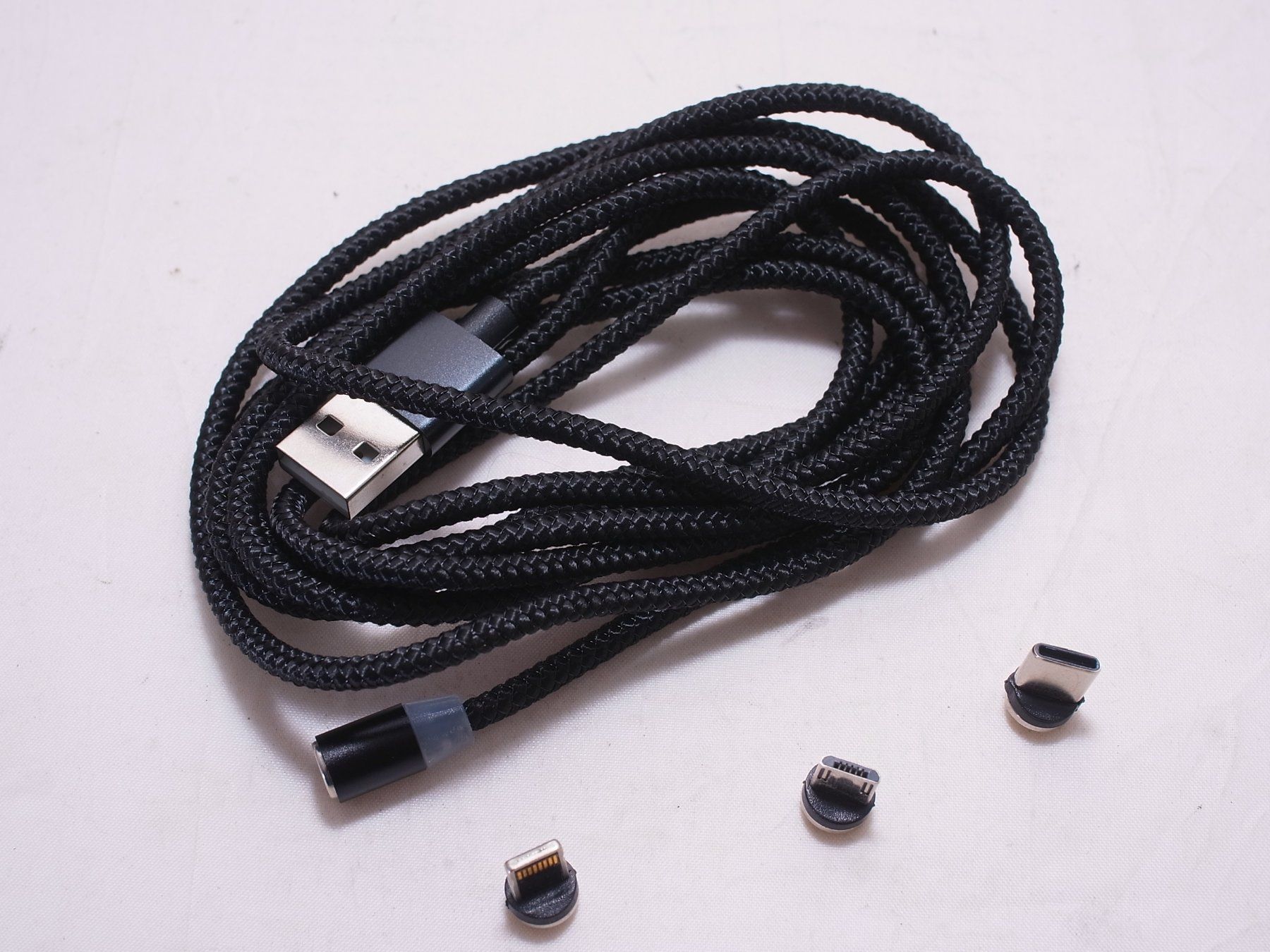 Cavi: 4 Handy Ladekabel Magnet USB mit 3 Adapter Micro USB, C, iOS – Nuovo (secondo la descrizione) da Zürich venduto da dnk_nrd8 3