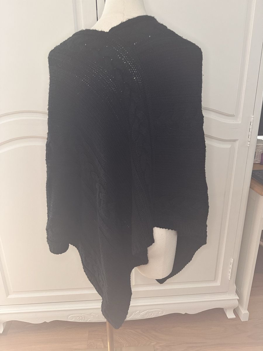 Sonstige Damenmode: Schwarze Poncho/Cape wie neu  – Gebraucht aus Pfaffhausen von Klaras_second_hand 1