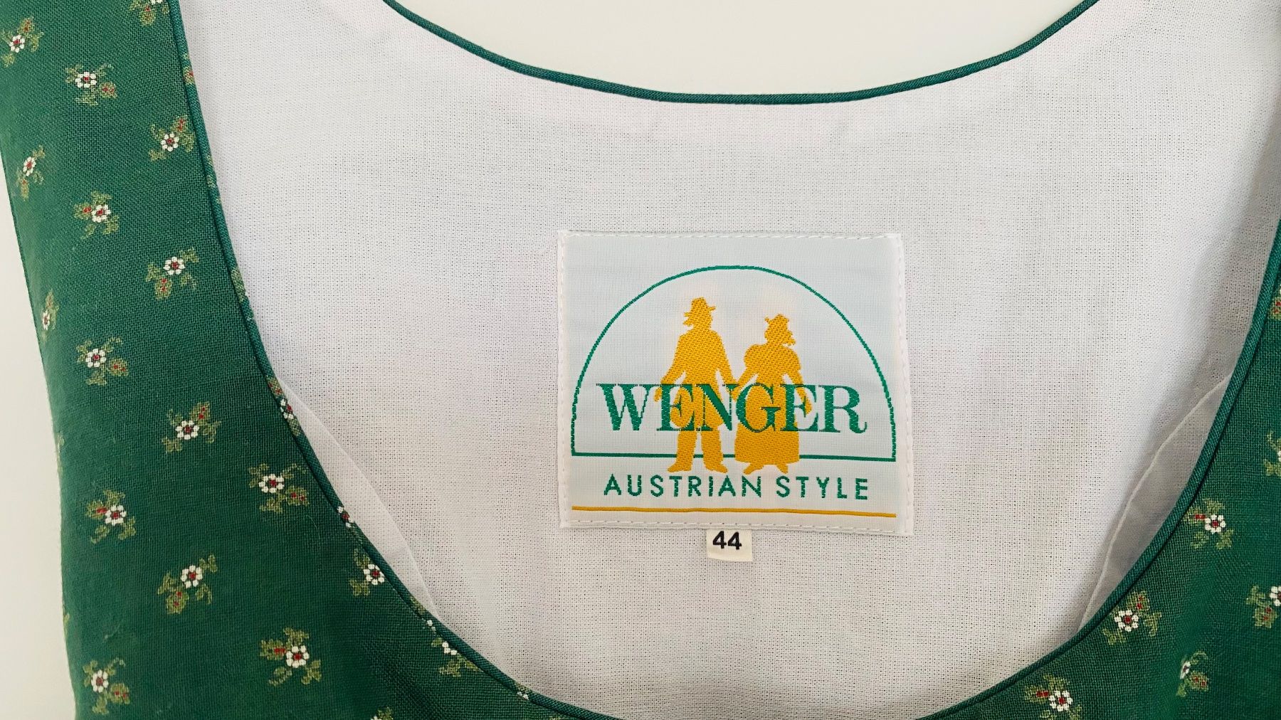 Kleider: Dirndl Grösse 44 inkl. Schürze – Gebraucht aus Fehraltorf von akl_q6f5 1