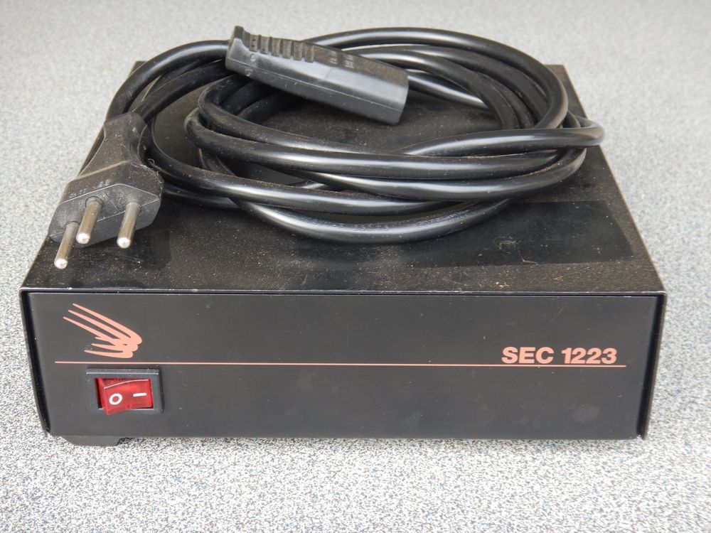 Netzteil SAMLEX SEC-1223 (13.8 V 23 A) (Gebraucht) in Cham für CHF 75 ...