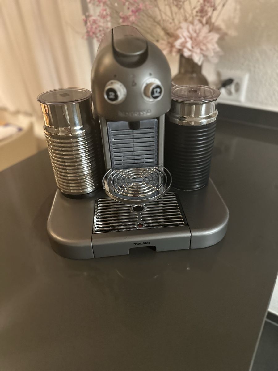 Nespresso Kaffeemaschinen & Espressomaschinen: Kaffeemaschine inkl 2 Milchschäumer  – Neu (gemäss Beschreibung) aus Unterengstringen von Dita6771 1