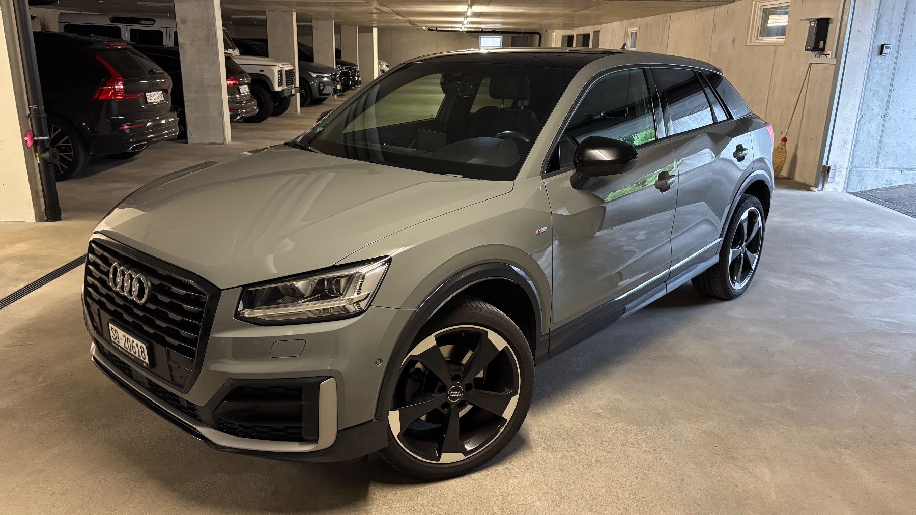Audi Automobili: Audi Q2 TFSI 1.4 S-line, quantum-grau – Usato da Riedholz venduto da trini66