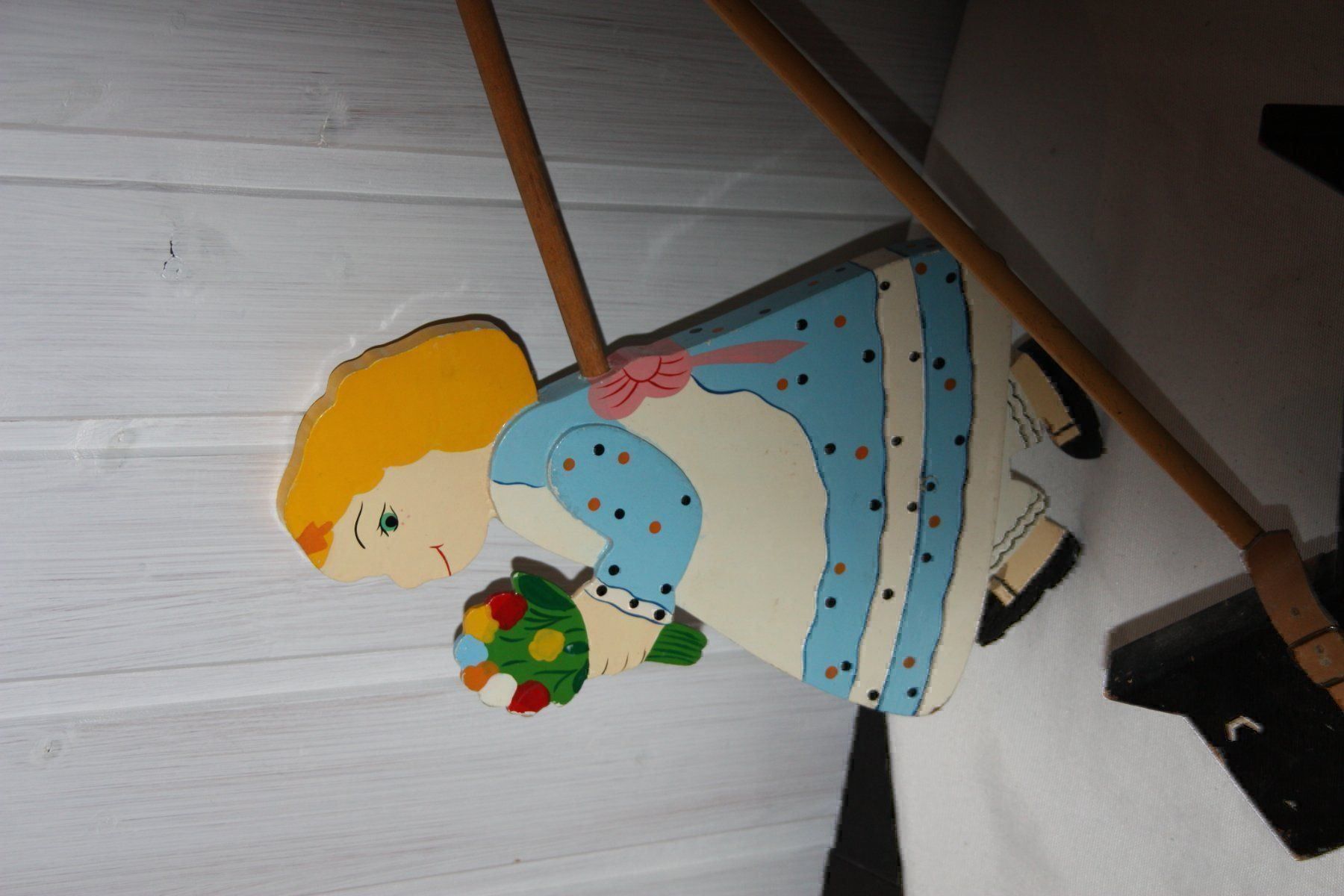 Spielzeuge: 2 alte Figuren aus Holz zu schieben – Gebraucht aus Oberwil BL von Hesa41 1