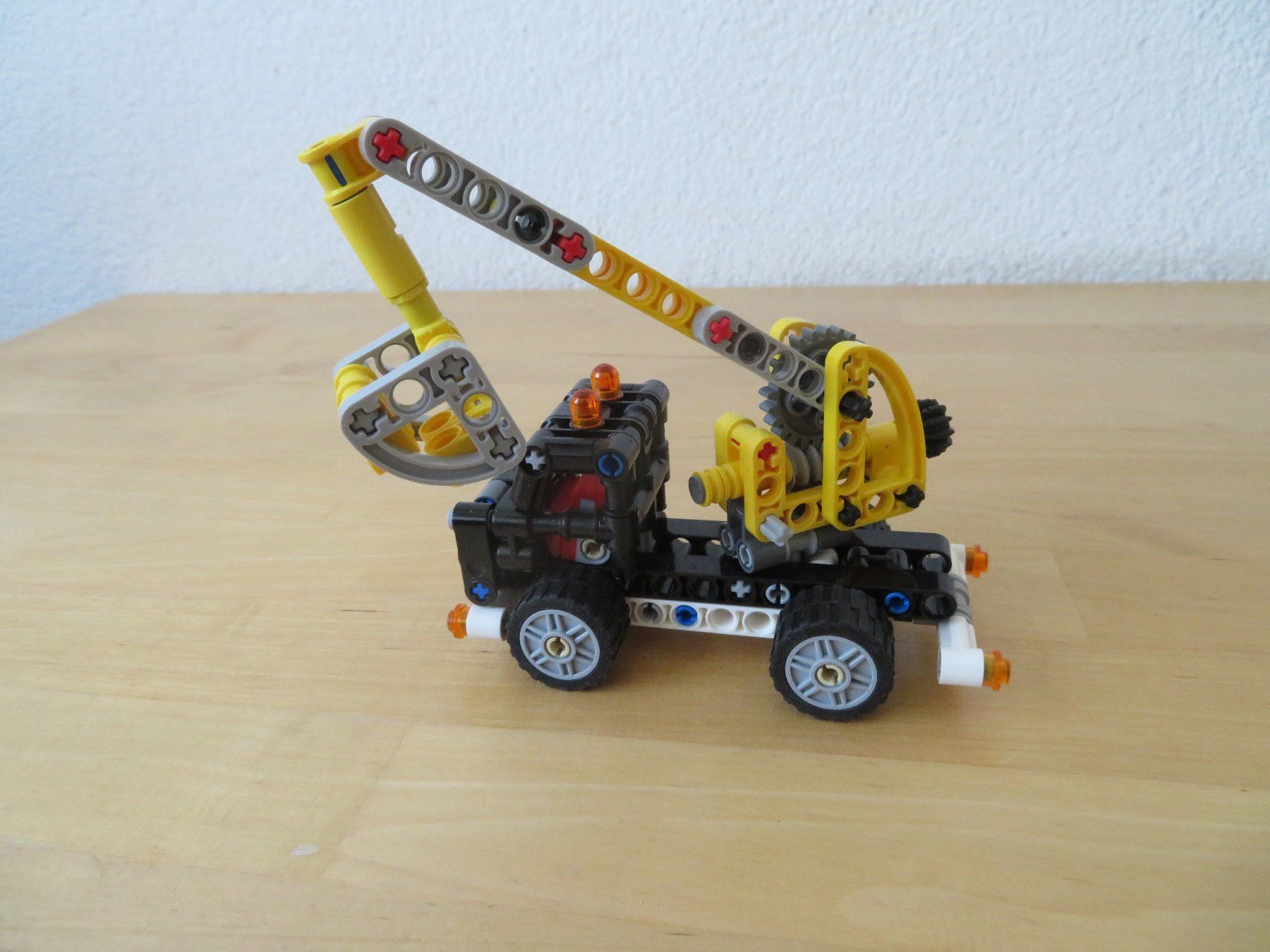 Lego Spielzeuge: LEGO Technic 42031 – Gebraucht aus Zürich von piroma 2