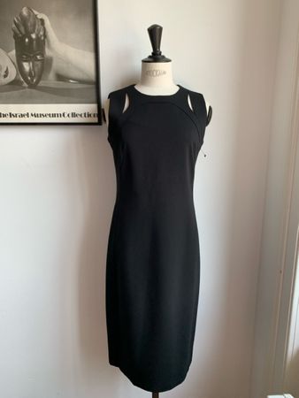AKRIS punto: Elegantes schwarzes Kleid mit Cutout, 36