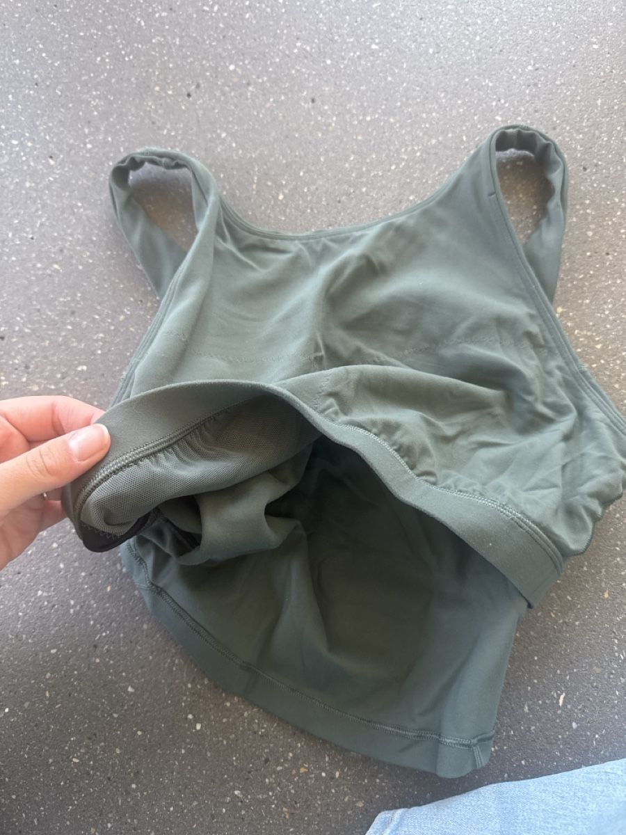 Lululemon Top: Lululemon olive top size M – Usato da Zürich venduto da ivn_pr75 2