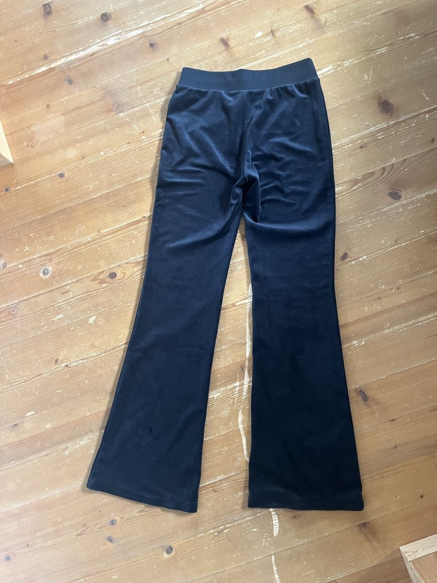 H&M Leggings: Samt Flared Leggins Jogginghose – Usato da St. Margrethen SG venduto da ali_5xzk 3