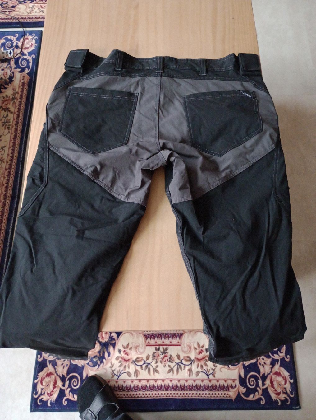 Pantaloni: Arbeiterhose grau-schwarz, Grösse 52, mit Knieschoner – Usato da Marbach LU venduto da antanarivo 5