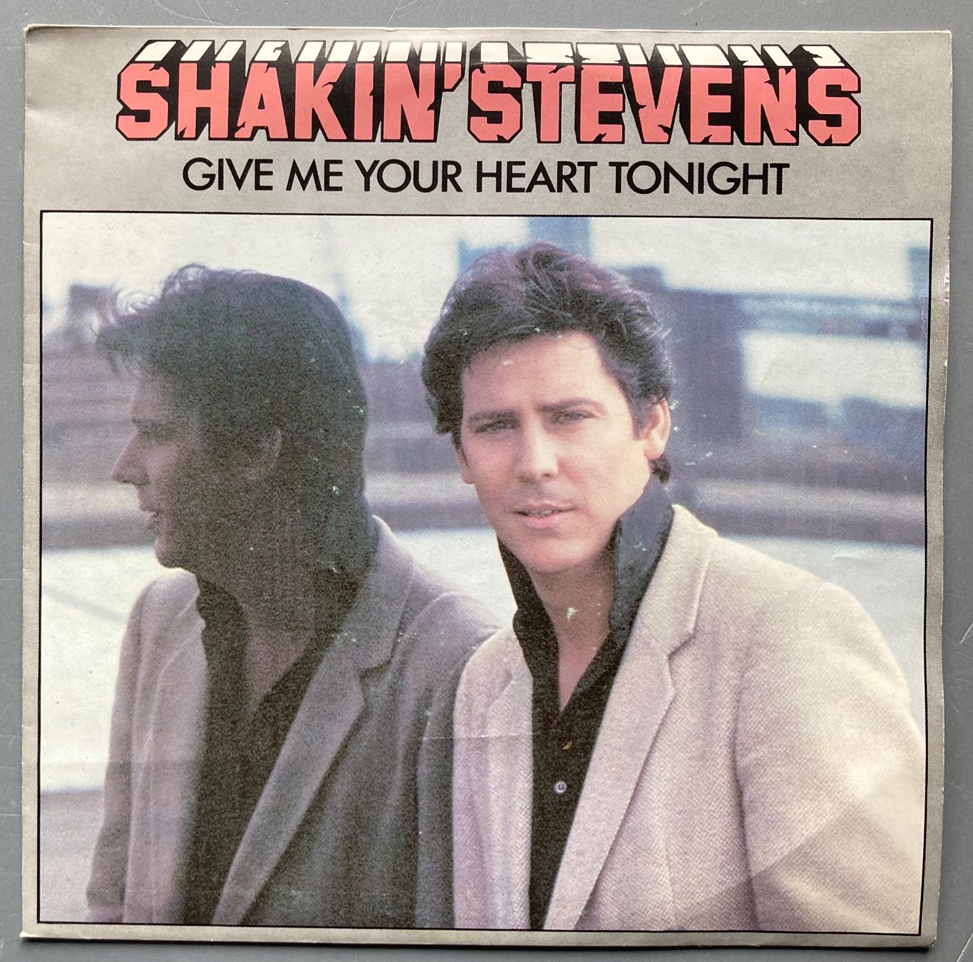 Schallplatten: SHAKIN' STEVENS - GIVE ME YOUR HEART TONIGHT – Gebraucht aus Poliez-Pittet von Newtown-Records