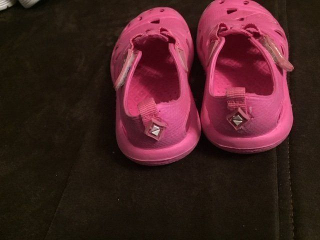 Scarpe per ragazze: Bade Sandalen Grösse 24 /25 – Usato da Emmen venduto da Aribini 3