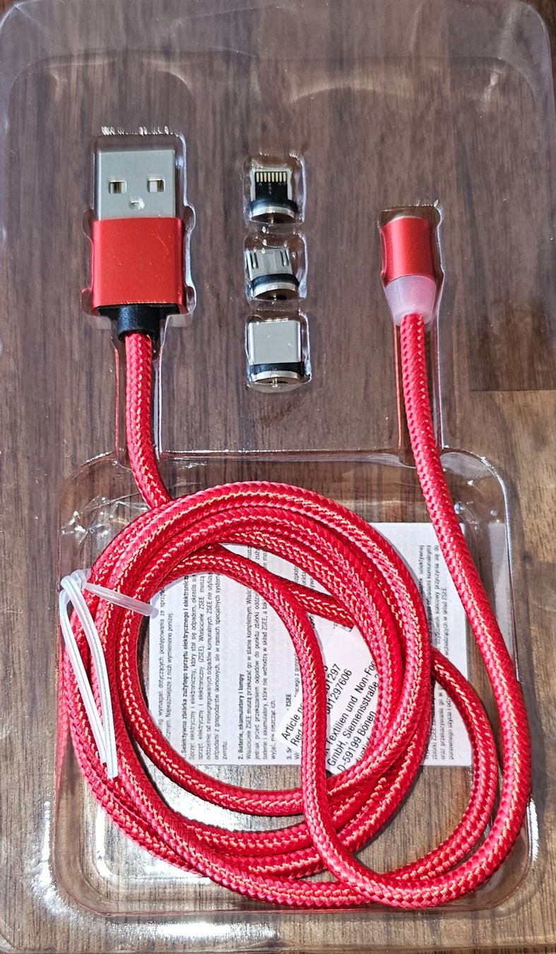 Cavi: Magnetisches 3-in-1 Daten & Ladekabel. Farbe Rot – Nuovo (secondo la descrizione) da Kreuzlingen venduto da UAE 2