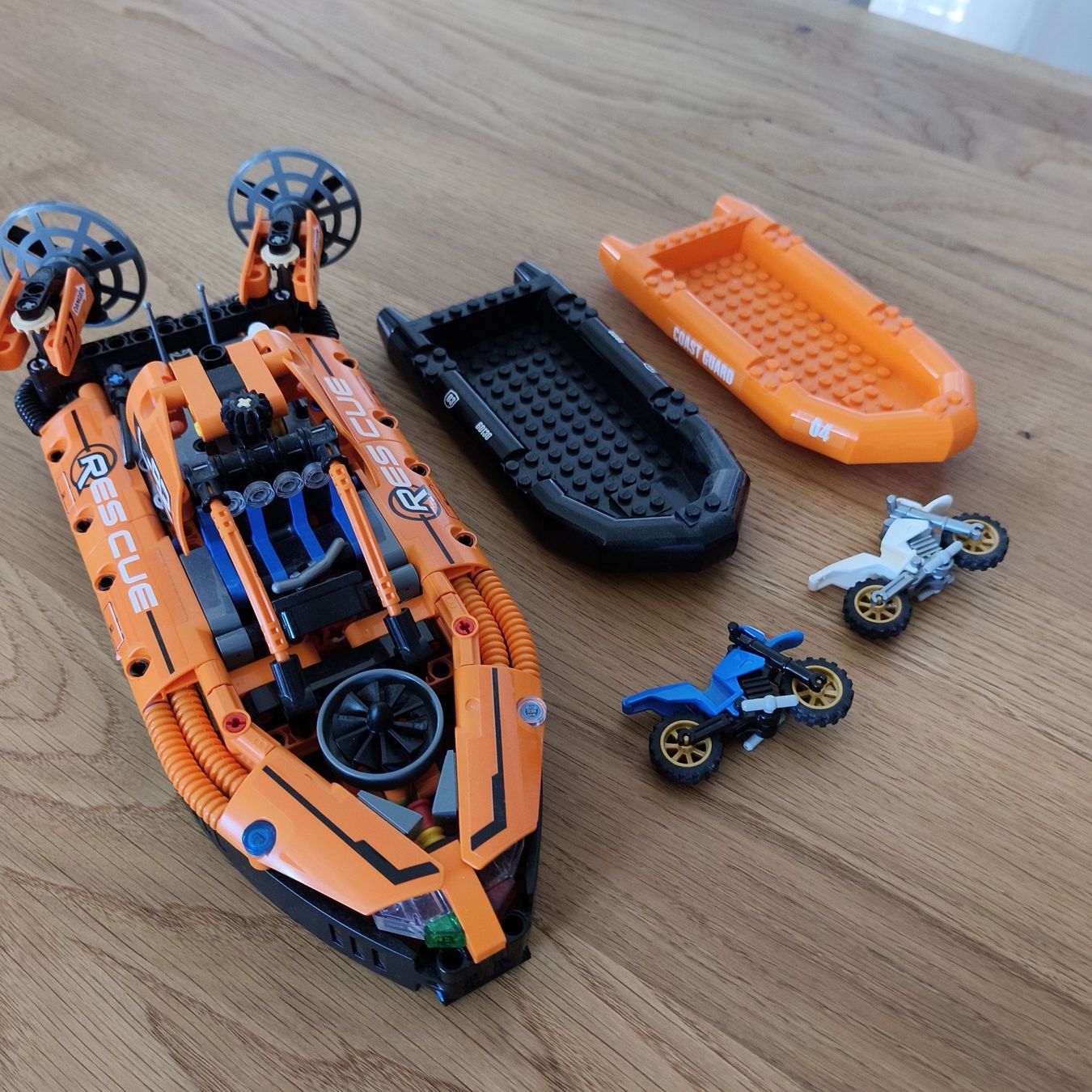 Lego Jouets: Set Lego Boote und 2 Töff – D'occasion à Meilen par FAVALLID