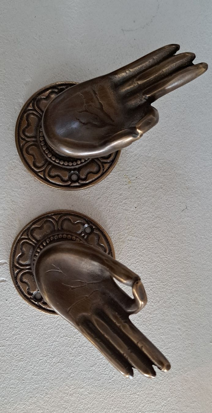 Tutte le decorazioni: Mains bouddistes en bronze (paire) – Nuovo e nell'imballaggio originale da St-Aubin-Sauges venduto da Rrrrrrrrrrr 2