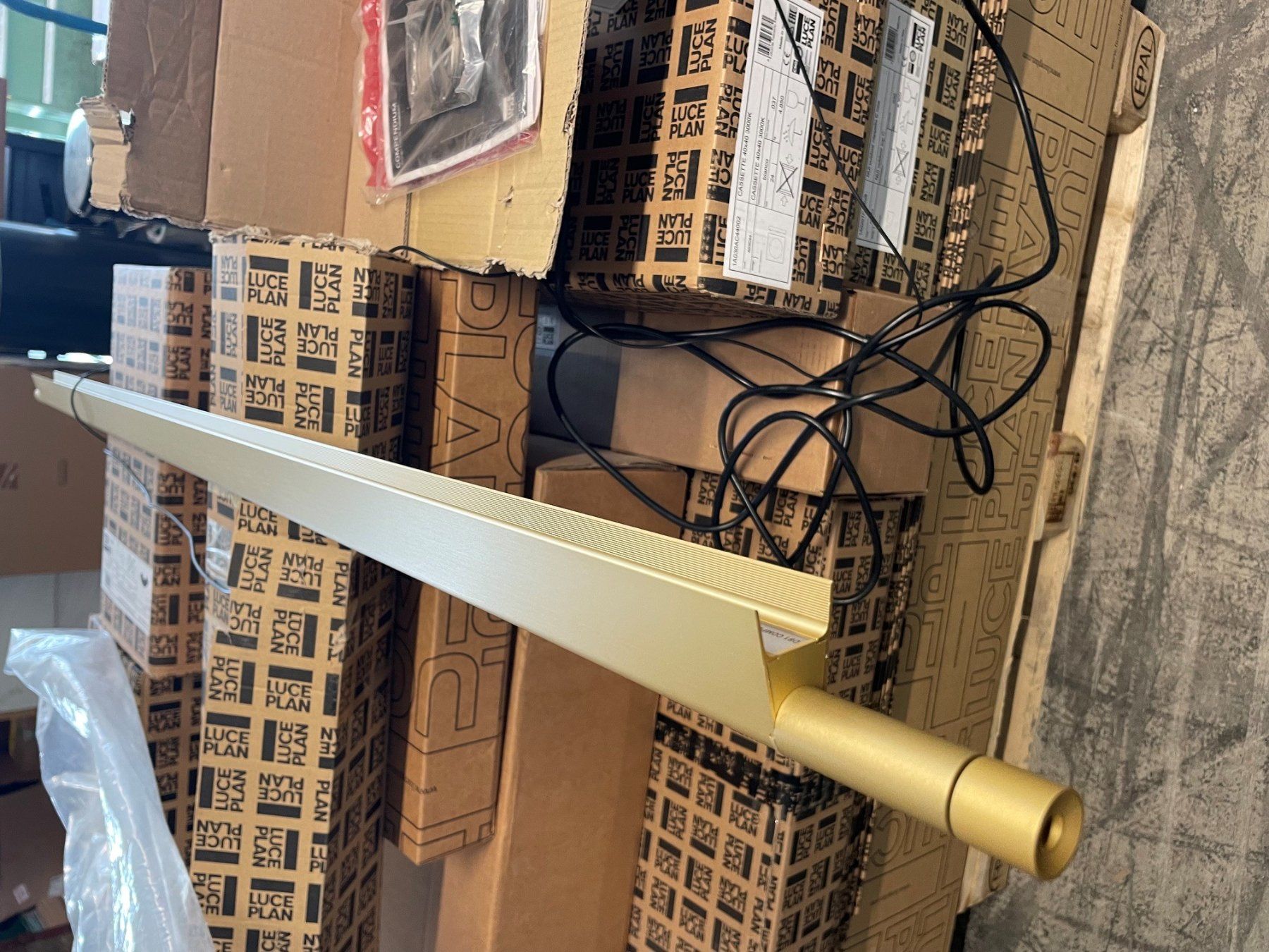 Luceplan Lampade: Luceplan Compendium Pendelleuchte Messing mit Baldachin Dim. – Nuovo e nell'imballaggio originale da Kaiserstuhl AG venduto da gmt2 4