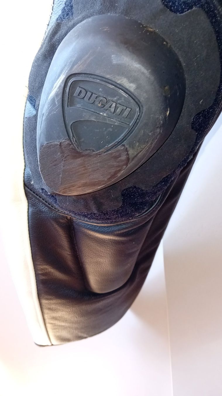 Dainese Anzüge: Lederkombi DUCATI Zweiteiler – Gebraucht aus Haslen AI von 1flintstone1 4