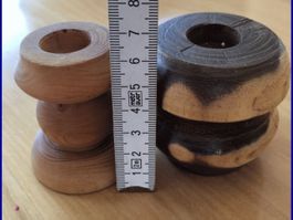2 KERZENSTÄNDER  KERZENHALTER HOLZ VOM HANDWERKERMARKT