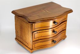 B0299 Antike dreischübige Barock-Modellkommode ~1800