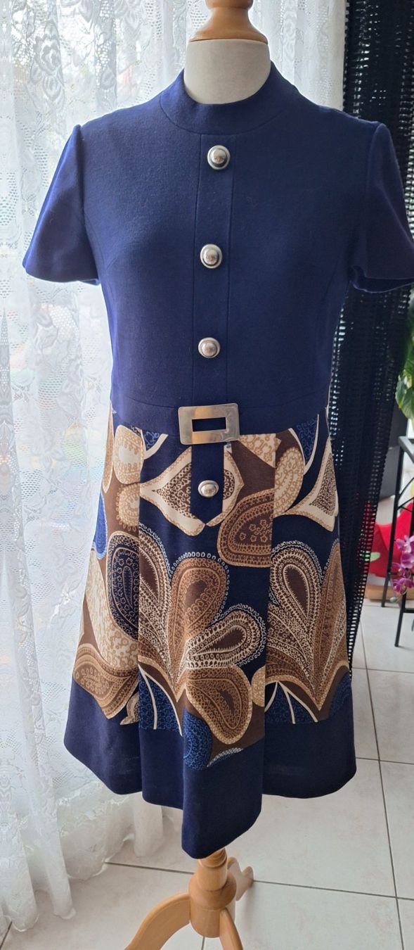 Vestiti: Robe Vintage 36-38 – Usato da St-Triphon venduto da Jldr0