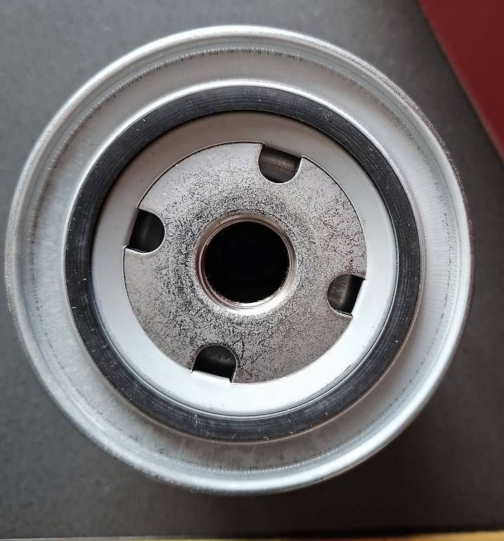 Toutes les pièces auto: Ölfilter  3136458R91 – D'occasion à Biglen par AAA-DING-DONG 1